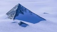 Hallaron una pirámide en la Antártida similar a las de Egipto: la explicación sobre su formación