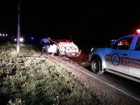 Chocan de atrás a un camión sin luces que frenó y luego huyó