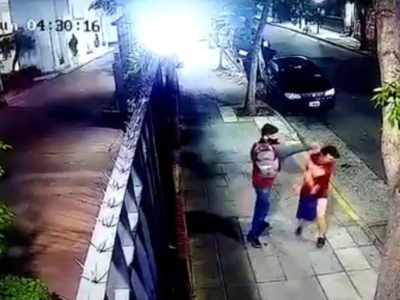 Video: el momento en que un delincuente mató a un hombre de 14 puñaladas