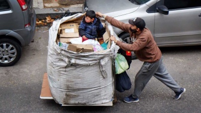Más de un millón de niños y adolescentes saltearon una comida diaria por la crisis económica