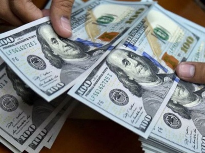 El dólar blue dio un fuerte salto de $8, llegó a $408 y volvió a marcar un récord
