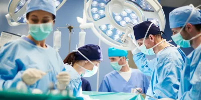 Realizaron en la Argentina tres trasplantes en simultáneo en un hospital público gracias a un donante único