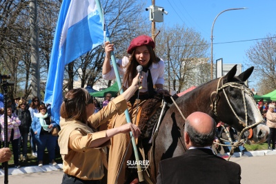 Más de 40 instituciones participaron del tradicional desfile por las calles de Huanguelén