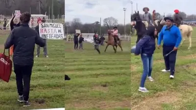 El momento en que jinetes echaron a rebencazos a proteccionistas que manifestaban contra el maltrato animal