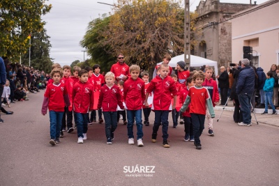 El domingo gris no empañó el bellísimo desfile de Kerb de Pueblo San José