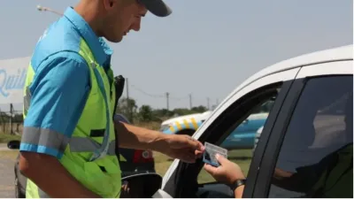 Quién es responsable civil en un choque con un auto prestado tras eliminarse la tarjeta azul