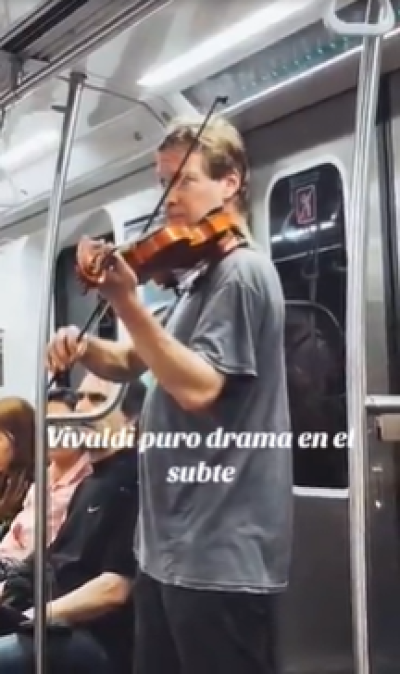 Las anécdotas del violinista del subte que ama a Vivaldi: emociones a flor de piel y el día que se le estrujó el corazón