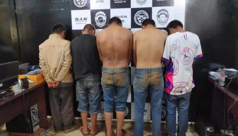 Entre los detenidos hay tres menores y dos adultos