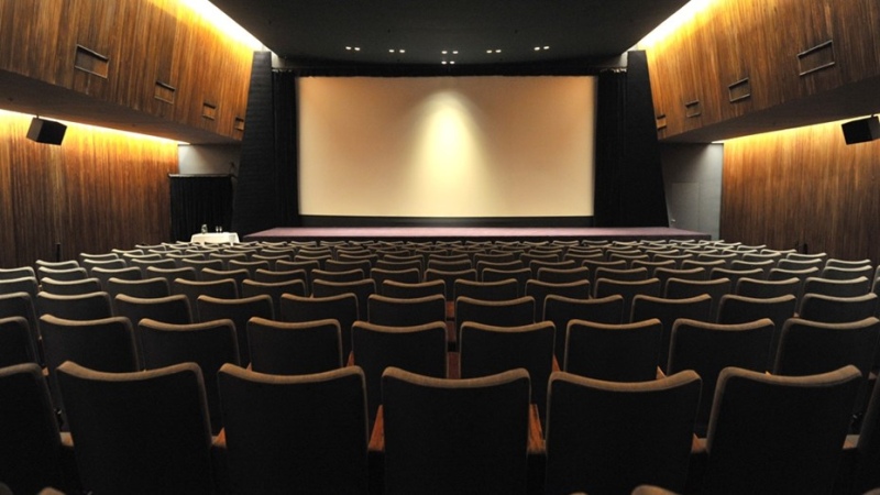 Ya es joda: El Gobierno dará un bono de 5 mil pesos a jóvenes para gastar en cine y recitales