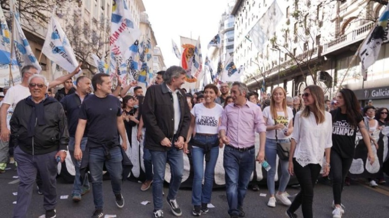 La Cámpora agitó la interna con pintadas de Máximo Kirchner presidente