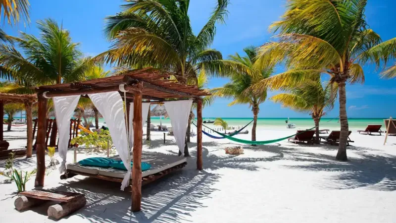 Holbox, la isla del Caribe donde veranea Volnovich, tiene hospedajes de US$ 6000 la noche