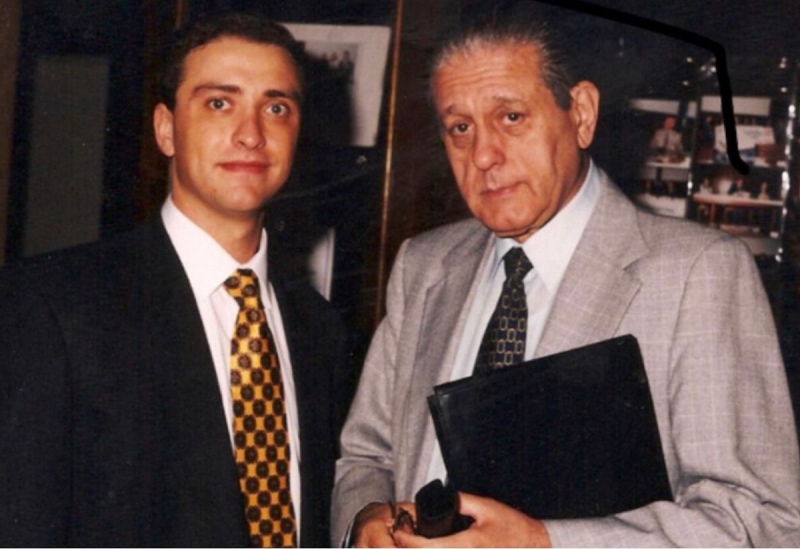 El Dr. Marcelo Nain era Jefe de Residentes de la Fundación Favaloro y primer asistente del Dr. René Favaloro cuando éste último decidió quitarse la vida. 