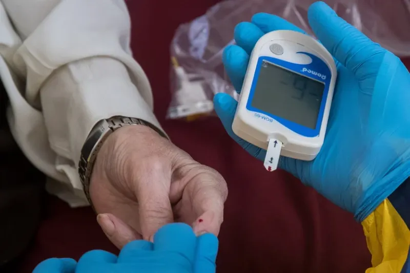 Controlar el aumento de peso es uno de los factores clave para evitar la diabetes, una enfermedad que afecta a unos 6 millones de personas en España, de las que un 40 % tiene obesidad y un 80 % sobrepeso