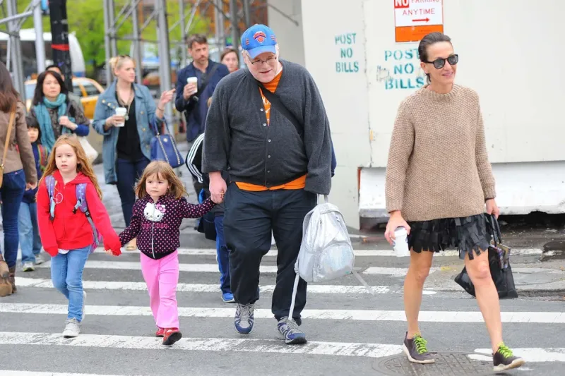 Era un padre todoterreno y que se desvelaba por sus hijos. En la foto con sus dos niñas (falta Cooper) Willa y Tallulah en el West Village de Nueva York