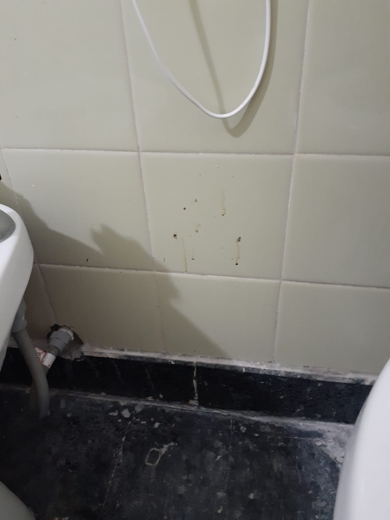 Fotos del mal estado de limpieza en Maternidad del Hospital Municipal