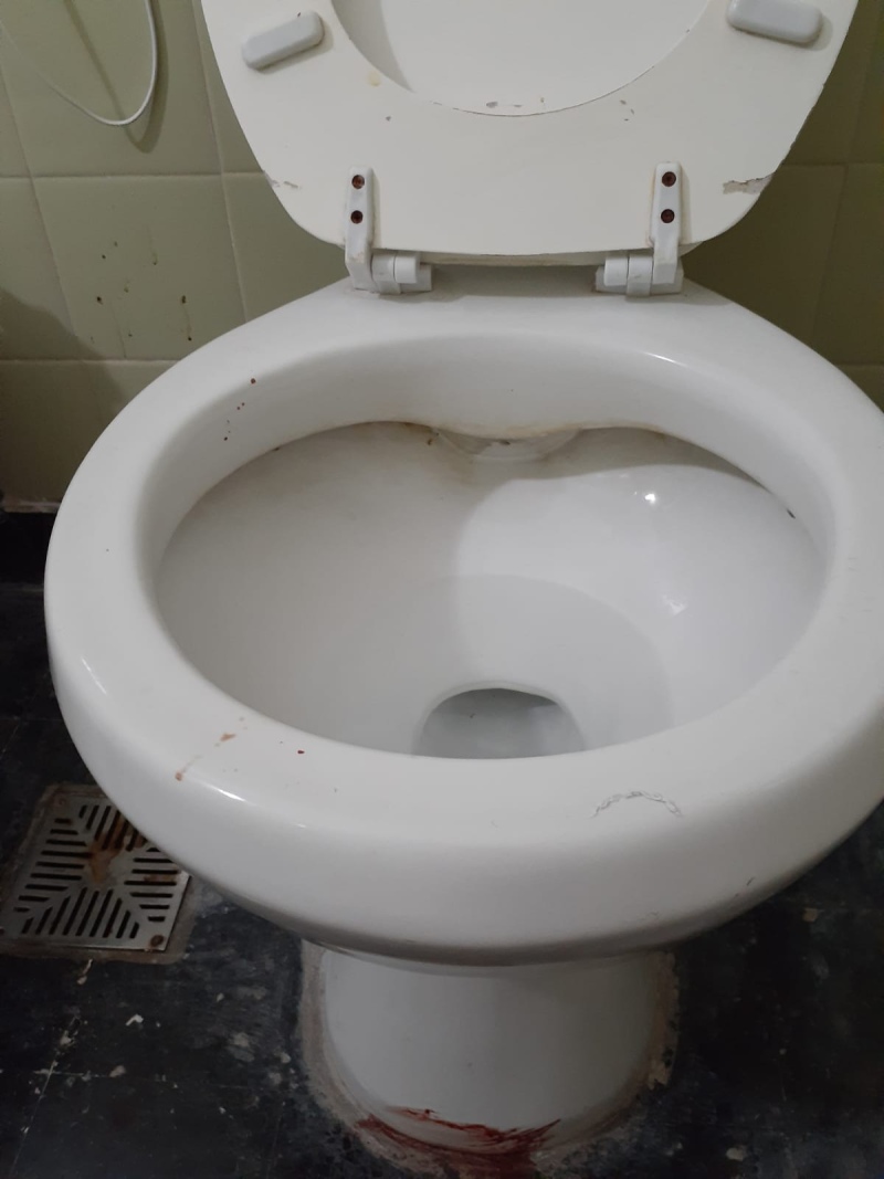 Fotos del mal estado de limpieza en Maternidad del Hospital Municipal