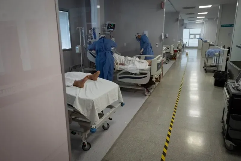   La terapia intensiva de un hospital en Mendoza, en la primera ola de Covid en el país.