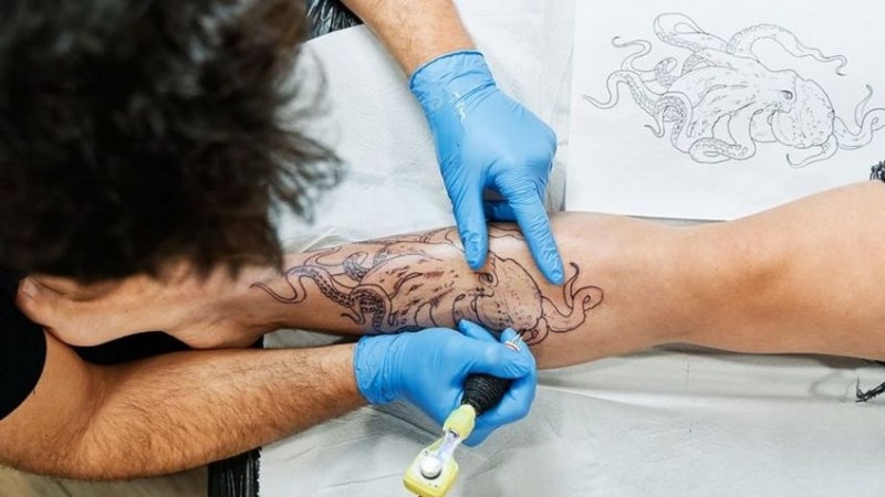 Donde hay menos sgrasa y más nervios será más doloroso el tatuaje