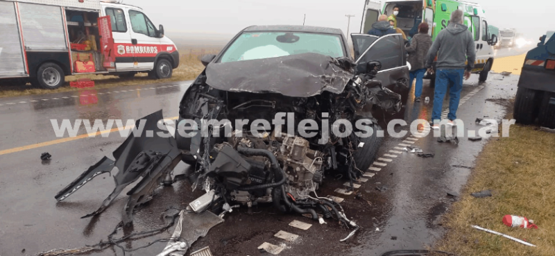 Volcó un camión tras un choque con otro vehículo cerca de Saavedra