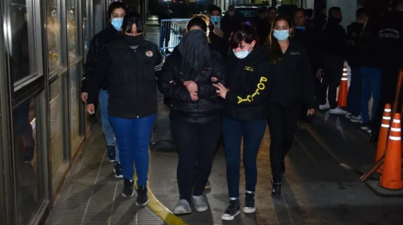La detención de la enfermera por la muerte de los bebés.