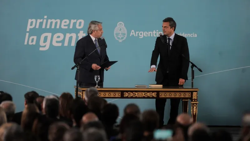 Juramento. Sergio Massa asumió como ministro en un ceremonia desmedida