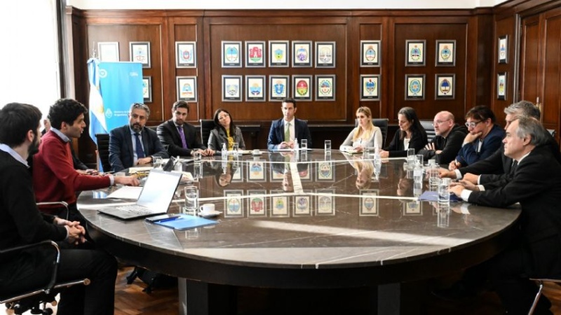 LA REUNIÓN ENTRE LA SECRETARÍA DE COMERCIO, KIOSQUEROS Y LA EMPRESA PANINI. FOTO: TWITTER SECRETARÍA DE COMERCIO