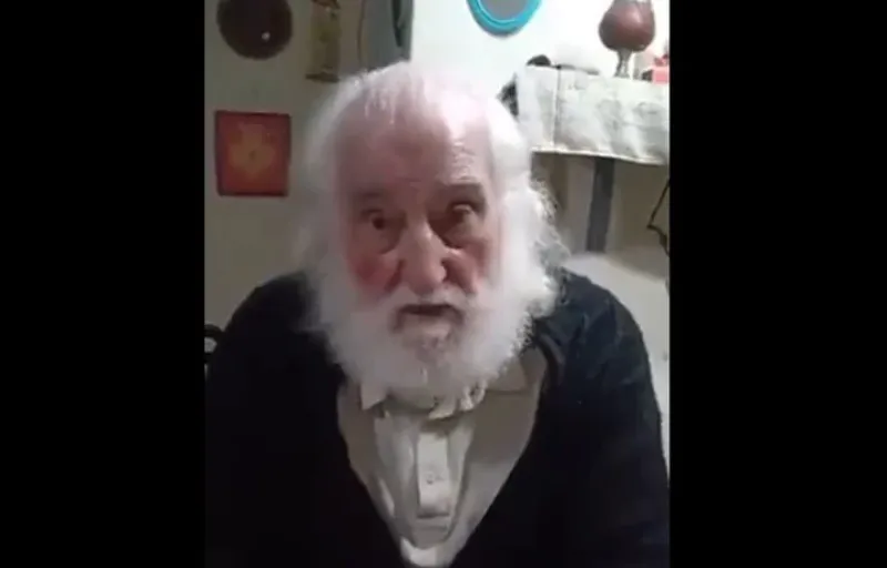  José Larralde aclaró sus comentarios en el video que se difundió por redes en donde decía que estaba ”rascando el fondo de la olla”.