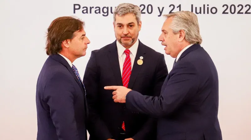 Lacalle Pou, Abdo Benítez y Alberto Fernández en el Mercosur