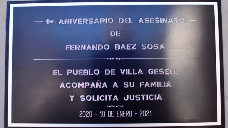 En Villa Gesell colocaron una placa para honrar la memoria de Fernando, a metros del lugar donde le quitaron la vida