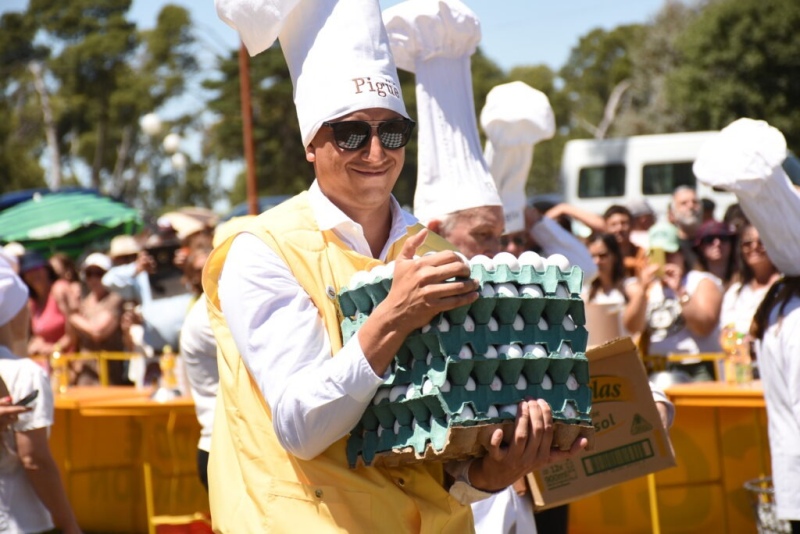 Pigüé: la Omelette Gigante ”de lujo” con unas 8 mil porciones gratis