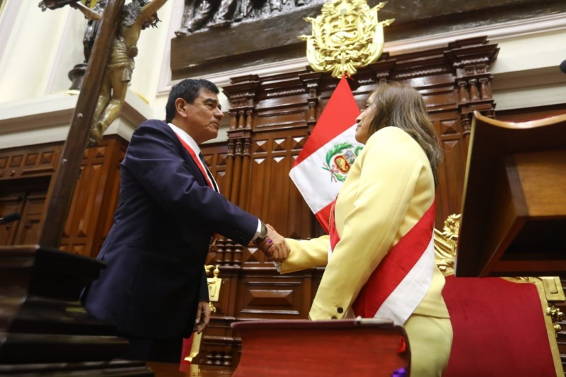 Dina Boluarte juró como presidenta de Perú tras la destitución de Pedro Castillo