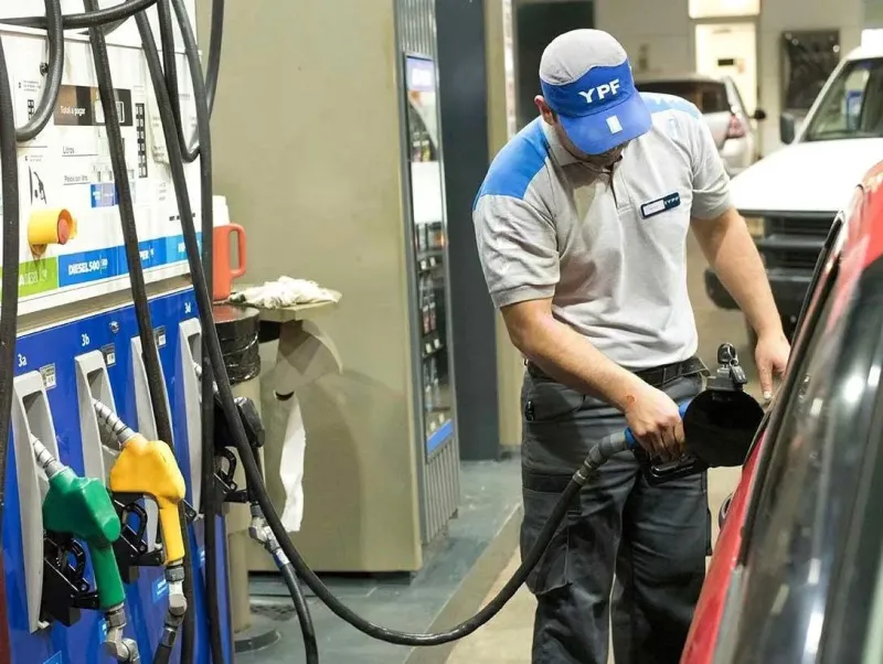 La petrolera YPF aumentó sus combustibles un 4% en promedio