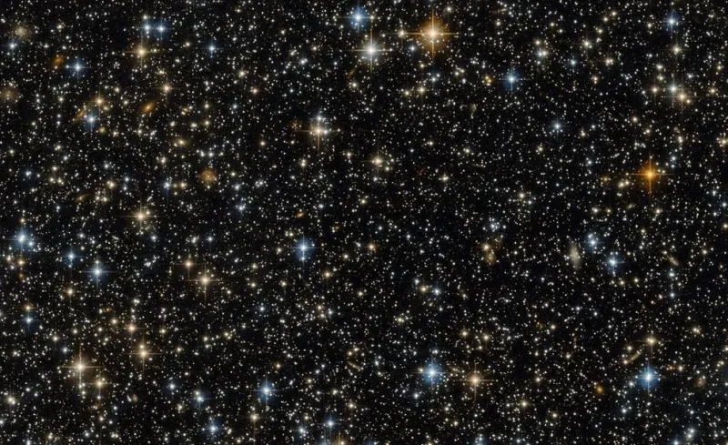  Las galaxias masivas son un cúmulo que contiene una masa (materia oscura mayormente) de 100 billones de estrellas