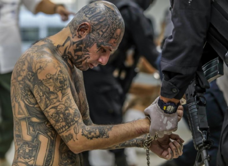 Fotos: así es la cárcel de El Salvador para contener a los pandilleros de las maras
