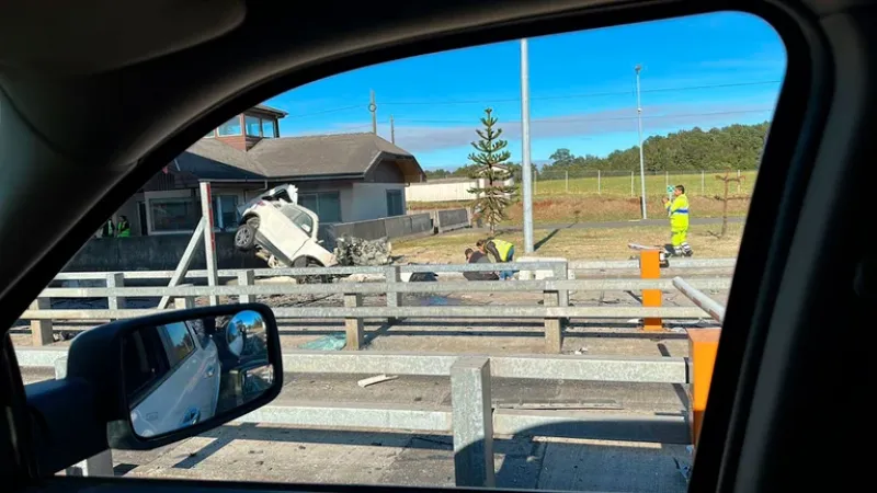 Toma desde otro vehículo particular del auto accidentado.