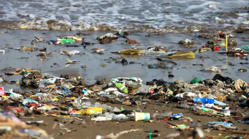 La contaminación del agua se suma al problema de la escasez.