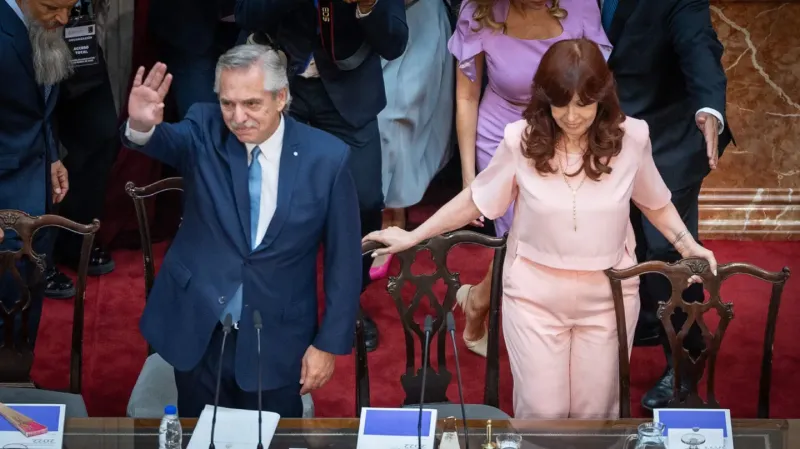  Alberto Fernández y Cristina Kirchner en el Congreso de la Nación antes del inicio del discurso del Presidente en la Asamblea Legislativa. 