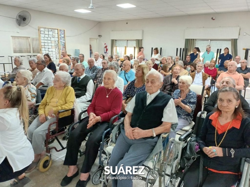 La banda municipal “Bartolomé Meier” se presentó en el hogar de ancianos “Domingo Goñi”