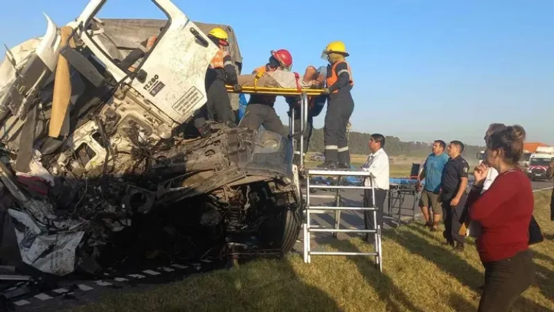 La persona herida herida fue rescatada por personal de bomberos de Baradero y trasladada en ambulancia al hospital zonal