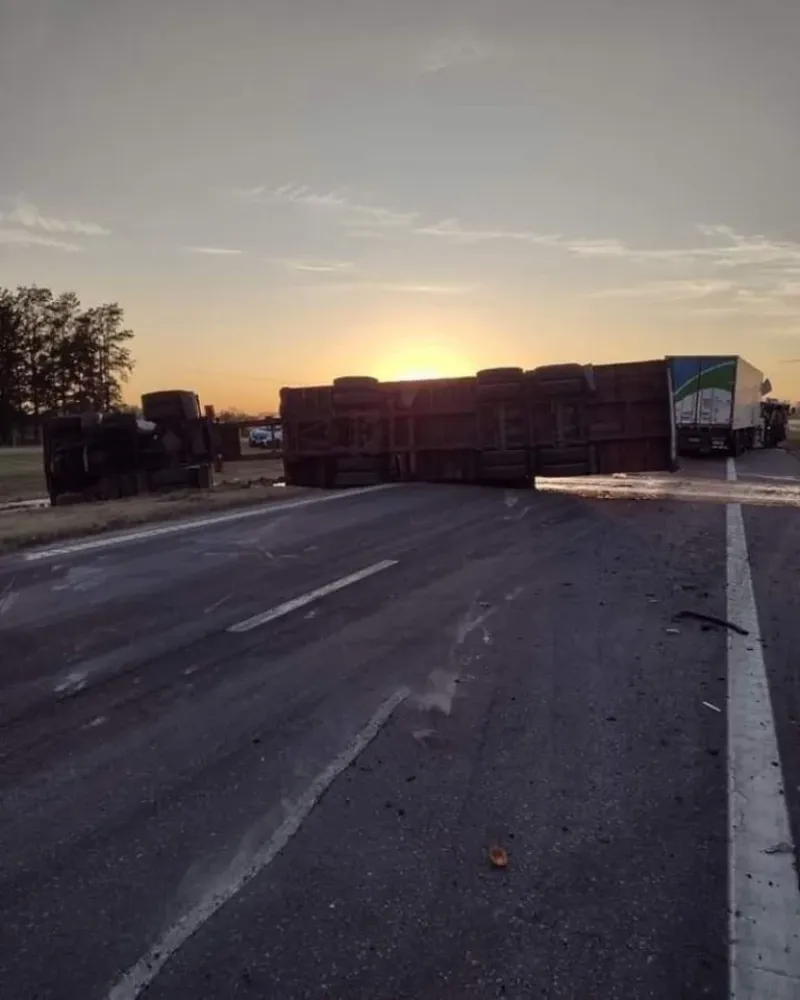 Chocaron dos camiones en la ruta 9 y hay un herido en grave estado