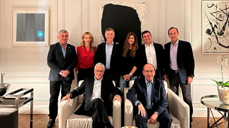  El encuentro la noche del domingo de Macri con los invitados de la Fundación Libertad.