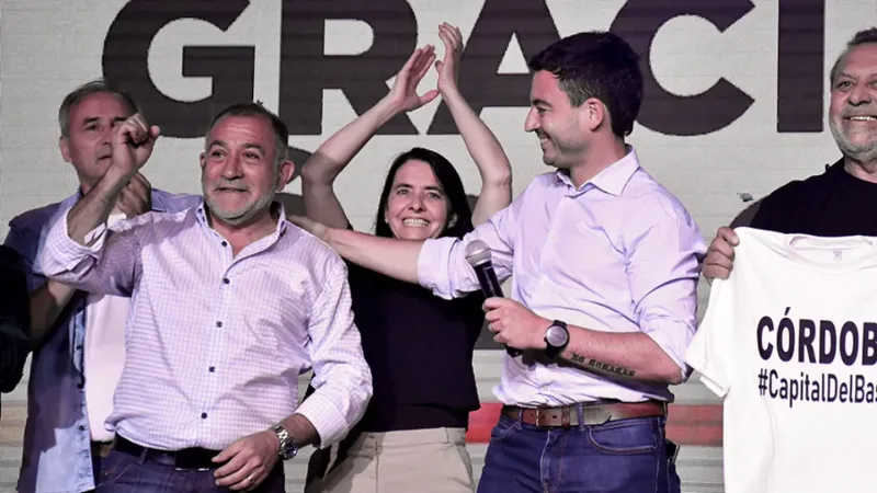 Rodrigo de Loredo junto a Luis Juez, en las elecciones 2021.