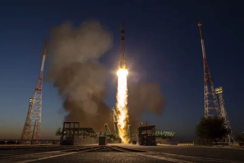 Cerca de las siete de la mañana de aquel 18 de marzo, Belayev y Leonov despegaron del cosmódromo de Baikonur, en lo que es hoy Kasajistán, y era entonces el centro de operaciones espaciales del ambicioso programa espacial soviético