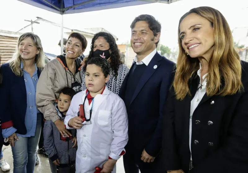 El gobernador de la provincia de Buenos Aires, Axel Kicillof, y la primera candidata a diputada nacional del FdT, Victoria Tolosa Paz