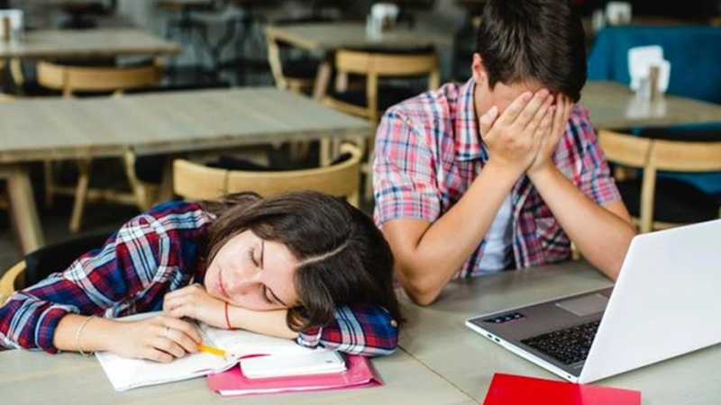 Más del 70% de los adolescentes argentinos tienen ”somnolencia diurna”