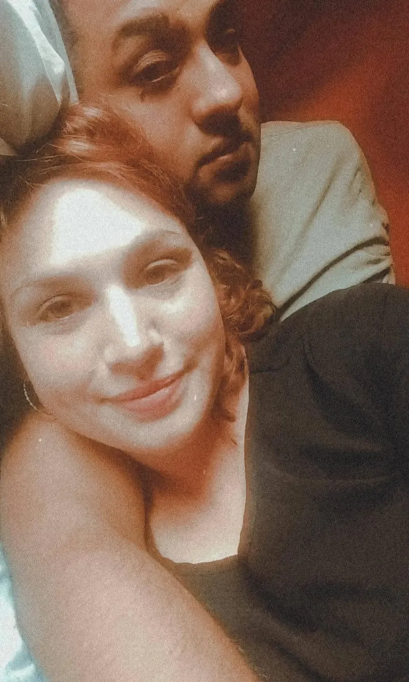 Ayelén Delgado junto a quien era su pareja.