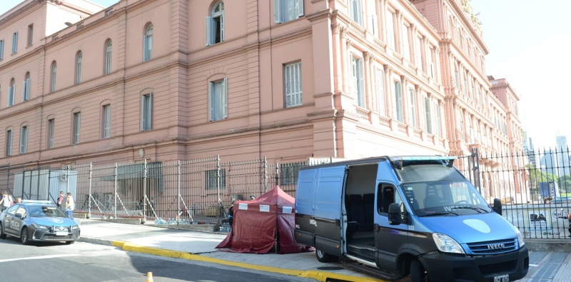 El lugar donde dejaron al bebé muerto, frente a la Casa Rosada