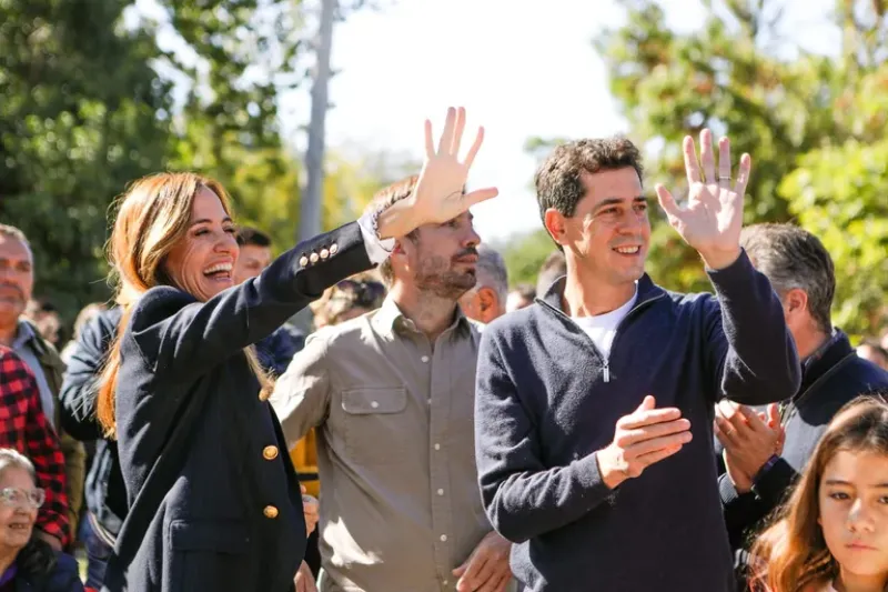 El ministro del Interior Wado De Pedro y la ministra de Desarrollo Social, Victoria Tolosa Paz, compartieron un acto luego de los cruces públicos que mantuvieron en enero