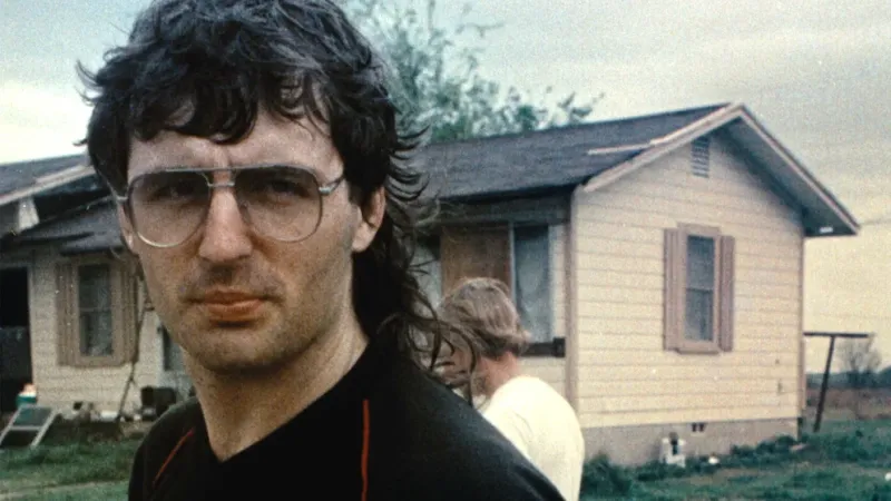 David Koresh era el gurú de los Davidianos, en honor a su propio nombre ficticio: se llamaba Vernon Wayne Howell cuando nació el 17 de agosto de 1959. Murió a los 33 años, como él había imaginado