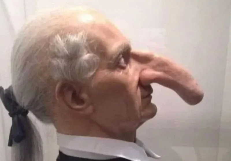 Thomas Wadhouse. Y su nariz de 27 cm en la réplica de su rostro.